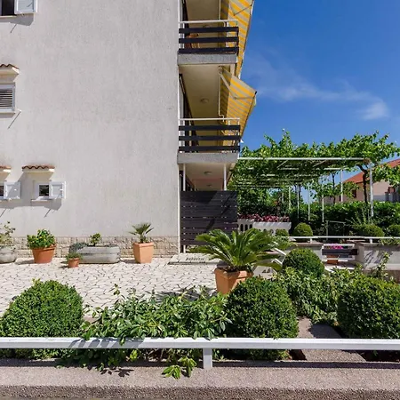 Two-bedroom In 6 Crikvenica