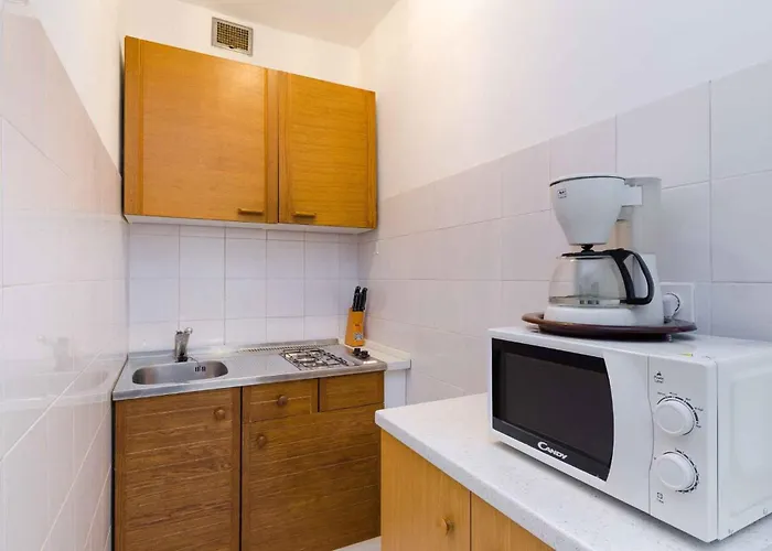 Two-bedroom In 6 *
