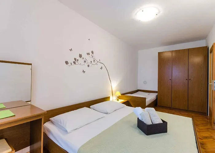 Apartman Two-bedroom In 6 *